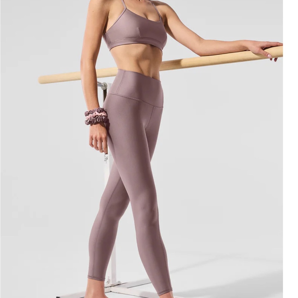 Alo Yoga Airlift Leggings in Mushroom size XS